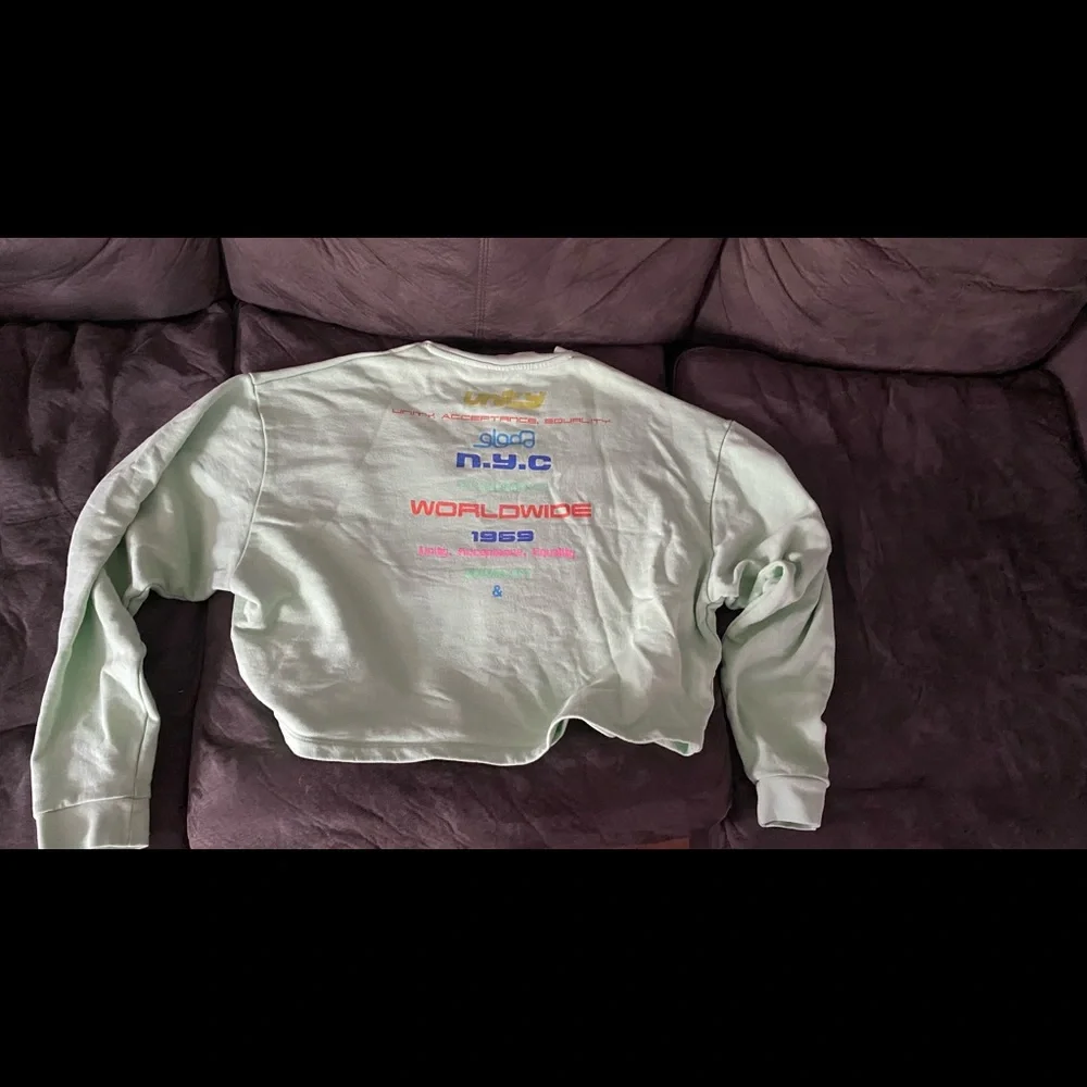 Unity sweater - Picture 2 of 3
